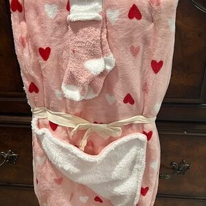 Jessica Simpson Pink and Red Heart Blanket & Socks Set
